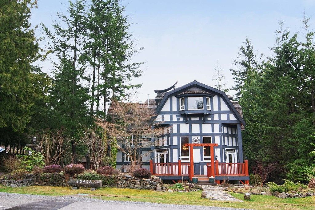 Main Photo: 40402 SKYLINE Drive in Squamish: Garibaldi Highlands House for sale : MLS®# V959450