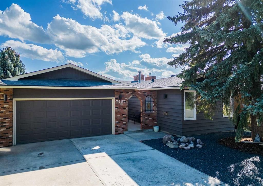 Main Photo: 7707 67 Avenue NW in Calgary: Silver Springs Detached for sale : MLS®# A2080803