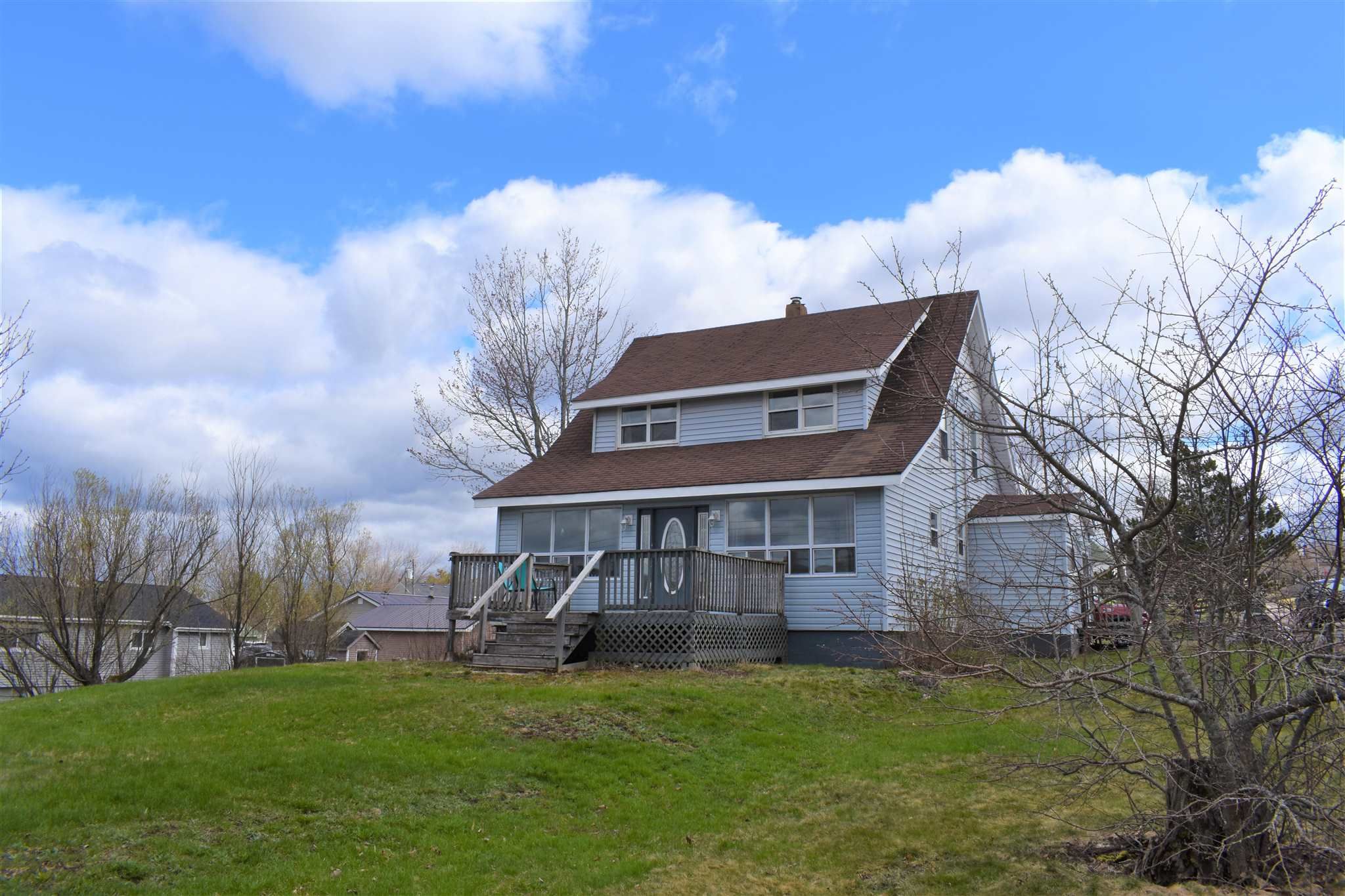 Main Photo: 15 Smith Avenue in Springhill: 102S-South Of Hwy 104, Parrsboro and area Residential for sale (Northern Region)  : MLS®# 202110139