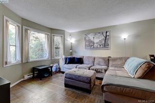 Photo 2: 1 977 Convent Pl in VICTORIA: Vi Fairfield West Row/Townhouse for sale (Victoria)  : MLS®# 825016