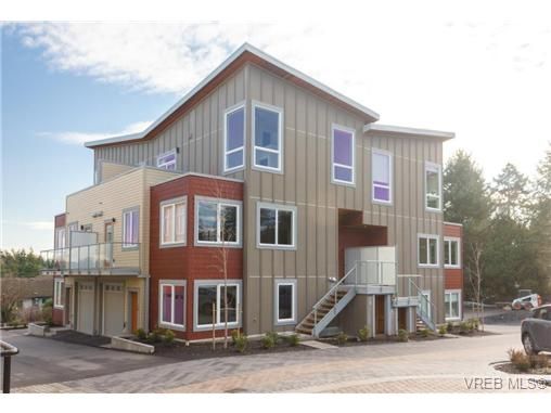 Main Photo: 19 235 Island Hwy in VICTORIA: VR View Royal Row/Townhouse for sale (View Royal)  : MLS®# 717414