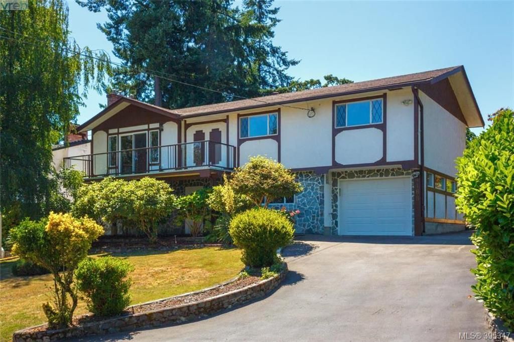 Main Photo: 4188 Bracken Ave in VICTORIA: SE Lake Hill House for sale (Saanich East)  : MLS®# 792670