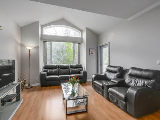 Photo 3: 303 3280 PLATEAU BOULEVARD in Coquitlam: Westwood Plateau Condo for sale : MLS®# R2275918