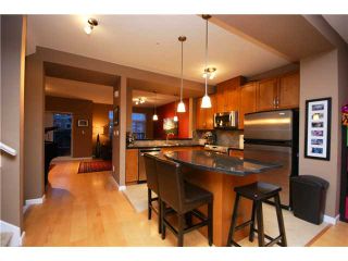 Photo 2: 39 40632 GOVERNMENT Road in Squamish: Brackendale Townhouse for sale in "RIVERSWALK" : MLS®# V1046439