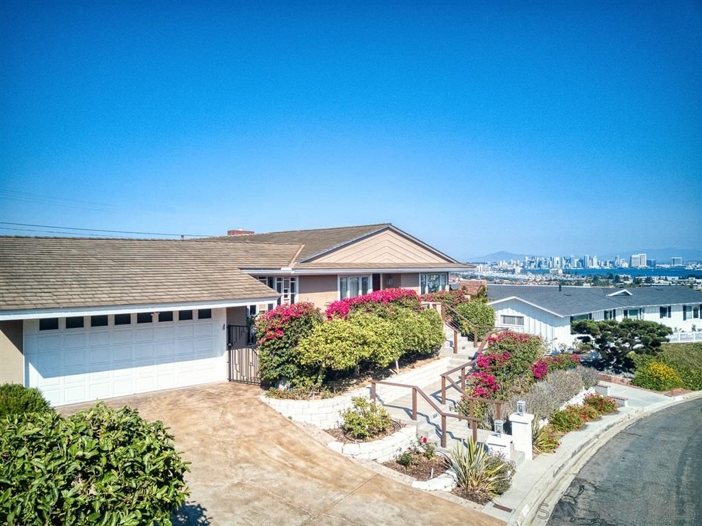 Main Photo: POINT LOMA House for sale : 3 bedrooms : 3528 Hugo Street in San Diego