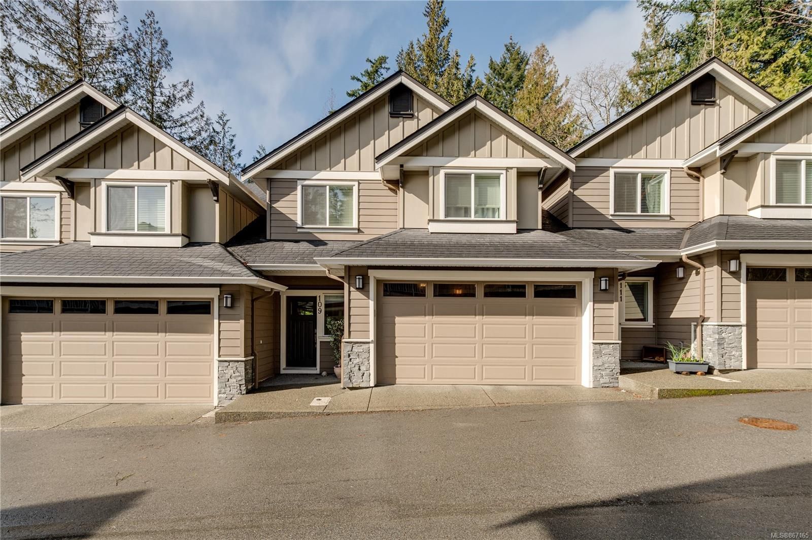 Main Photo: 109 3439 Ambrosia Cres in Langford: La Happy Valley Row/Townhouse for sale : MLS®# 867165