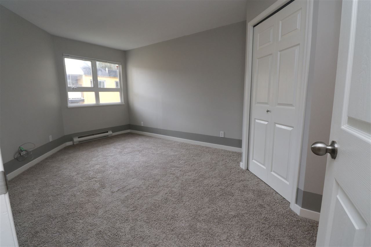 Photo 11: Photos: 205 20125 55A Avenue in Langley: Langley City Condo for sale in "BLACKBERRY LANE II" : MLS®# R2490033