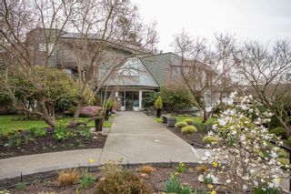 Main Photo: 208 14950 THRIFT Avenue: White Rock Condo for sale in "THE MONTEREY" (South Surrey White Rock)  : MLS®# R2559101