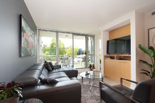 Photo 5: 429 2008 PINE Street in Vancouver: False Creek Condo for sale (Vancouver West)  : MLS®# R2699153
