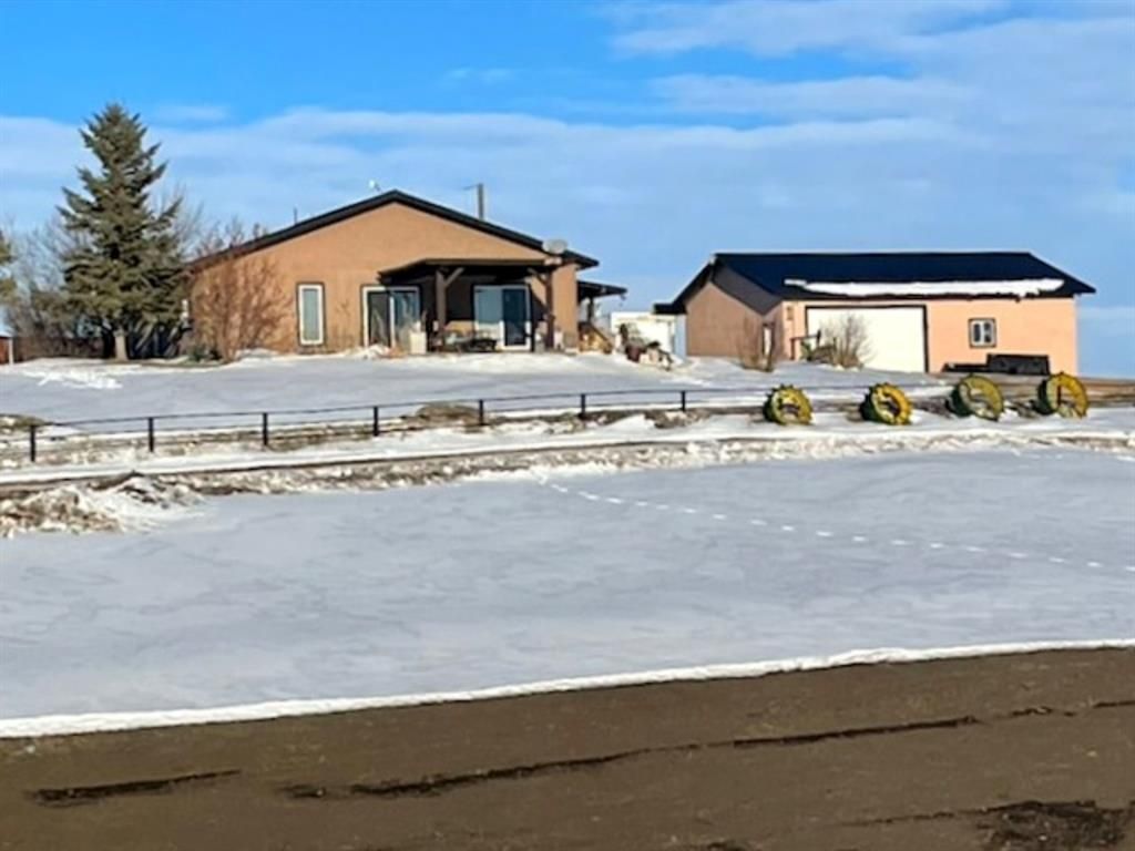Main Photo: 40323 Highway 56 in Rural Stettler No. 6, County of: Rural Stettler County Detached for sale : MLS®# A1182498