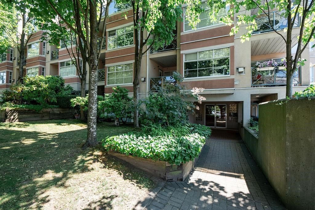 Main Photo: 402 2388 TRIUMPH Street in Vancouver: Hastings Condo for sale in "Royal Alexandra" (Vancouver East)  : MLS®# R2599860