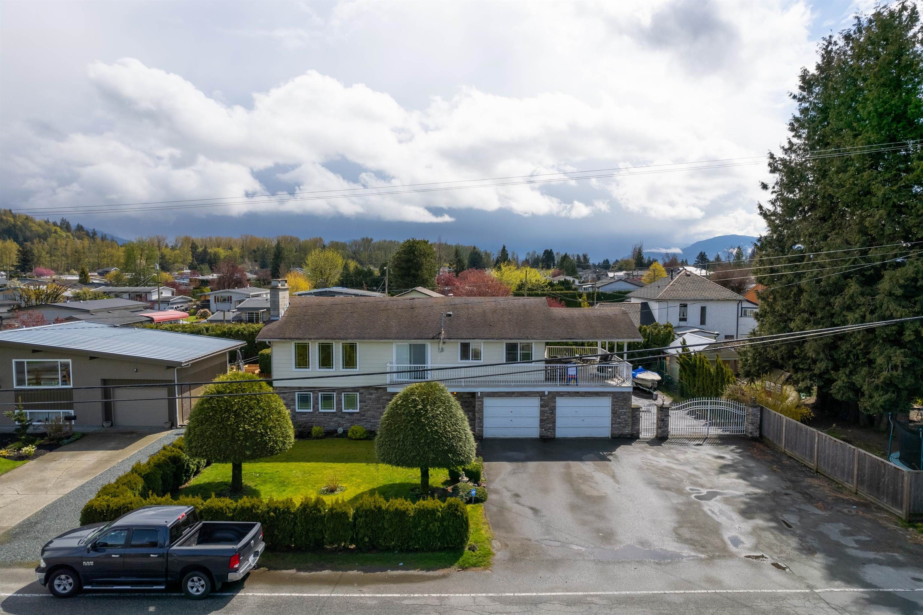 Main Photo: 46626 BRICE Road in Chilliwack: Fairfield Island House for sale : MLS®# R2732469