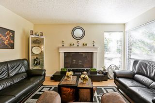 Photo 9: 14835 HOLLY PARK Lane in Surrey: Guildford Townhouse for sale (North Surrey)  : MLS®# R2211598