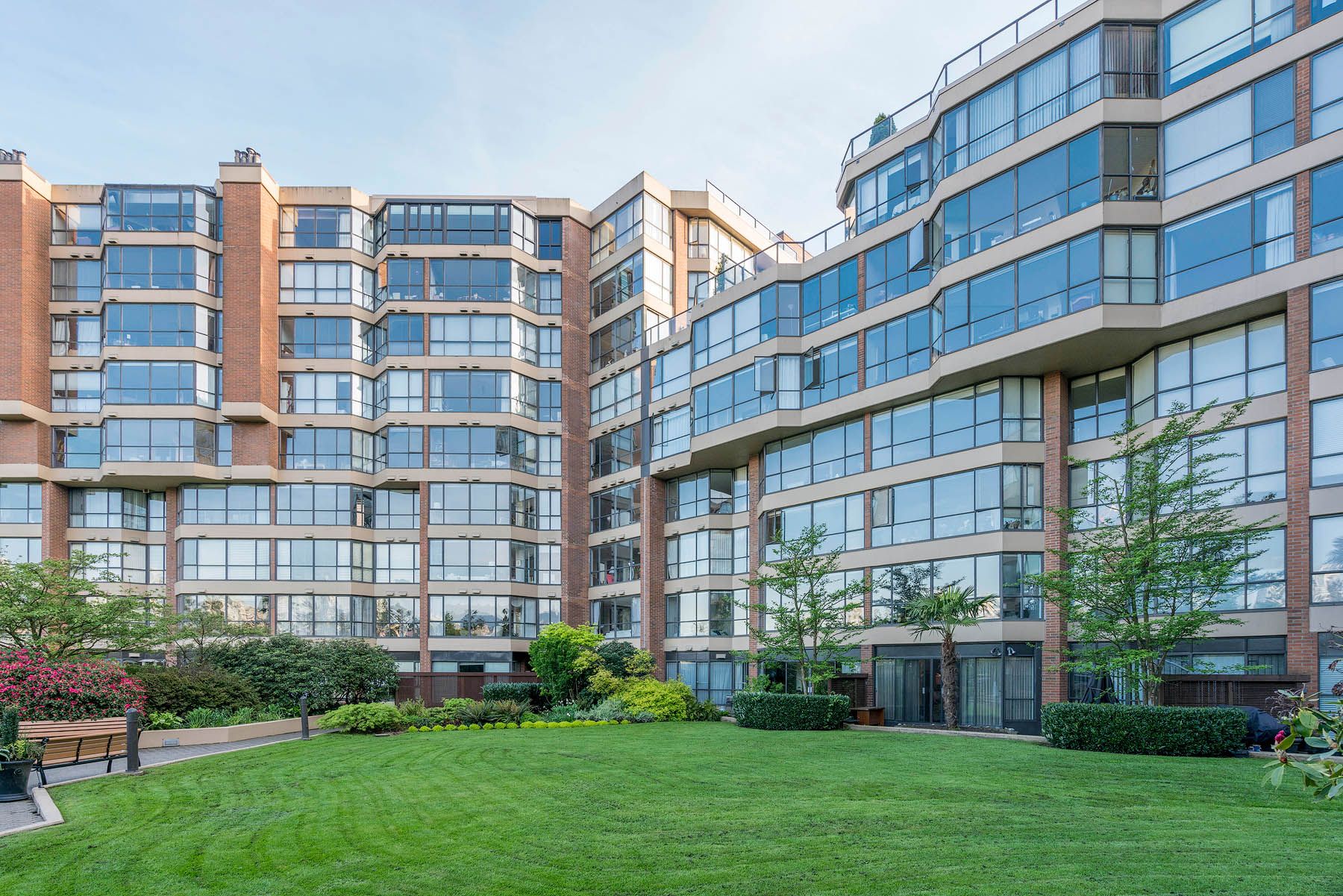 Main Photo: 209 1470 PENNYFARTHING Drive in Vancouver: False Creek Condo for sale in "HARBOUR COVE" (Vancouver West)  : MLS®# R2268174