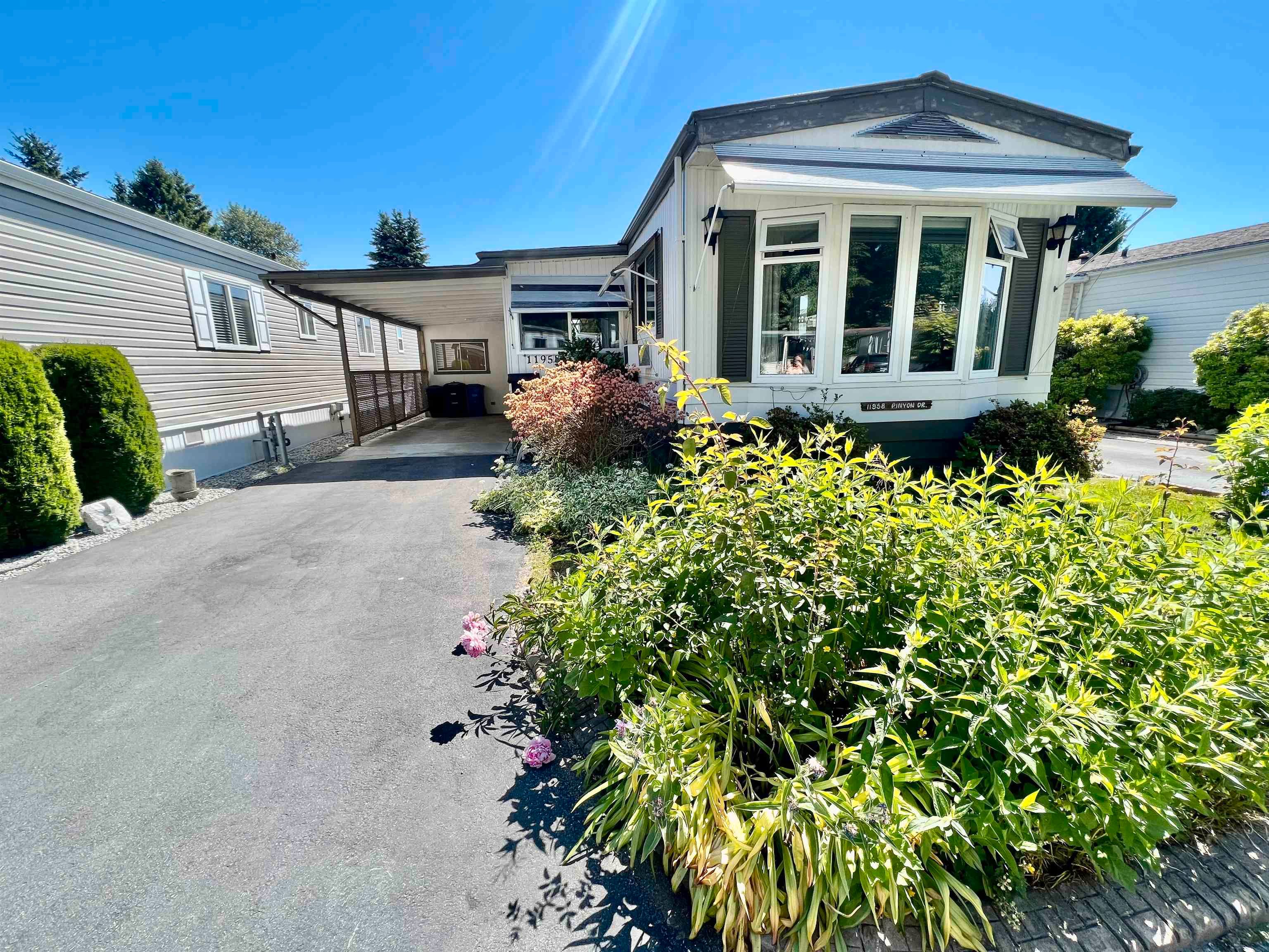 Main Photo: 120 11958 PINYON DRIVE DRIVE in Pitt Meadows: Central Meadows Manufactured Home for sale : MLS®# R2785573