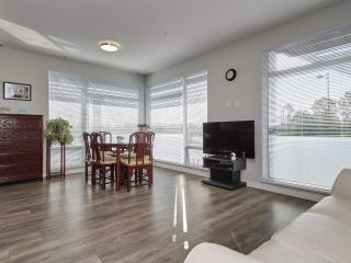 Photo 2: 216 3289 RIVERWALK AVENUE in Vancouver: South Marine Condo for sale (Vancouver East)  : MLS®# R2411434