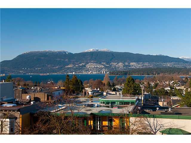 Main Photo: 2040 W 4TH Avenue in Vancouver: Kitsilano Condo for sale (Vancouver West)  : MLS®# V952463