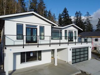 Photo 1: 5623 DUNGENESS Place in Sechelt: Sechelt District House for sale (Sunshine Coast)  : MLS®# R2737579