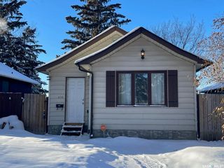 Main Photo: 429 L Avenue North in Saskatoon: Westmount Residential for sale : MLS®# SK915149