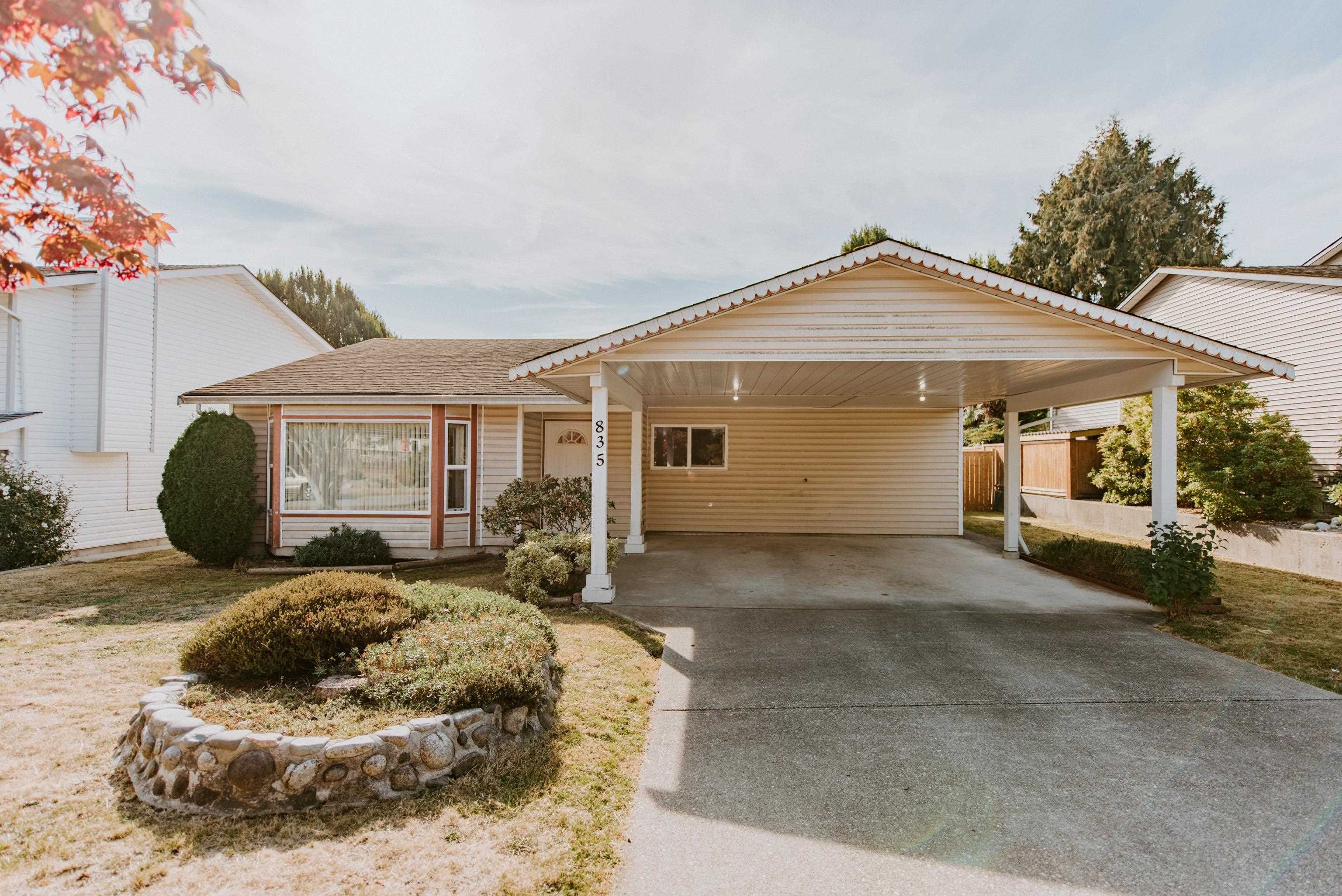 Main Photo: 835 O'SHEA Road in Gibsons: Gibsons & Area House for sale (Sunshine Coast)  : MLS®# R2729196
