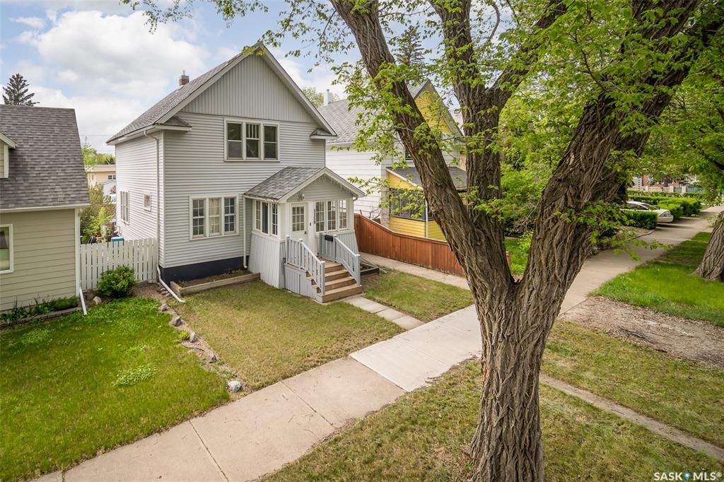 Main Photo: 1158 Henleaze Avenue in Moose Jaw: Central MJ Residential for sale : MLS®# SK944194