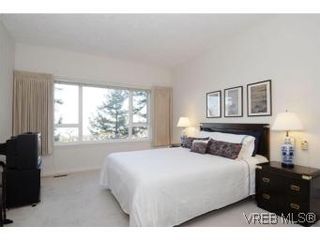 Photo 11: 8 942 Boulderwood Rise in VICTORIA: SE Broadmead Row/Townhouse for sale (Saanich East)  : MLS®# 527520