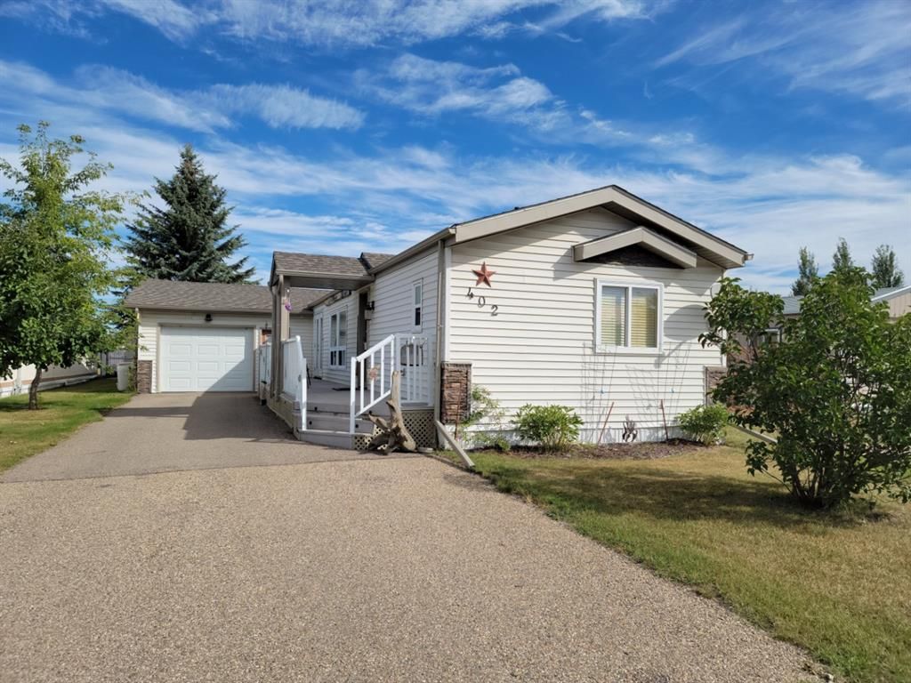 Main Photo: 402 37543 England Way: Rural Red Deer County Mobile for sale : MLS®# A1254874