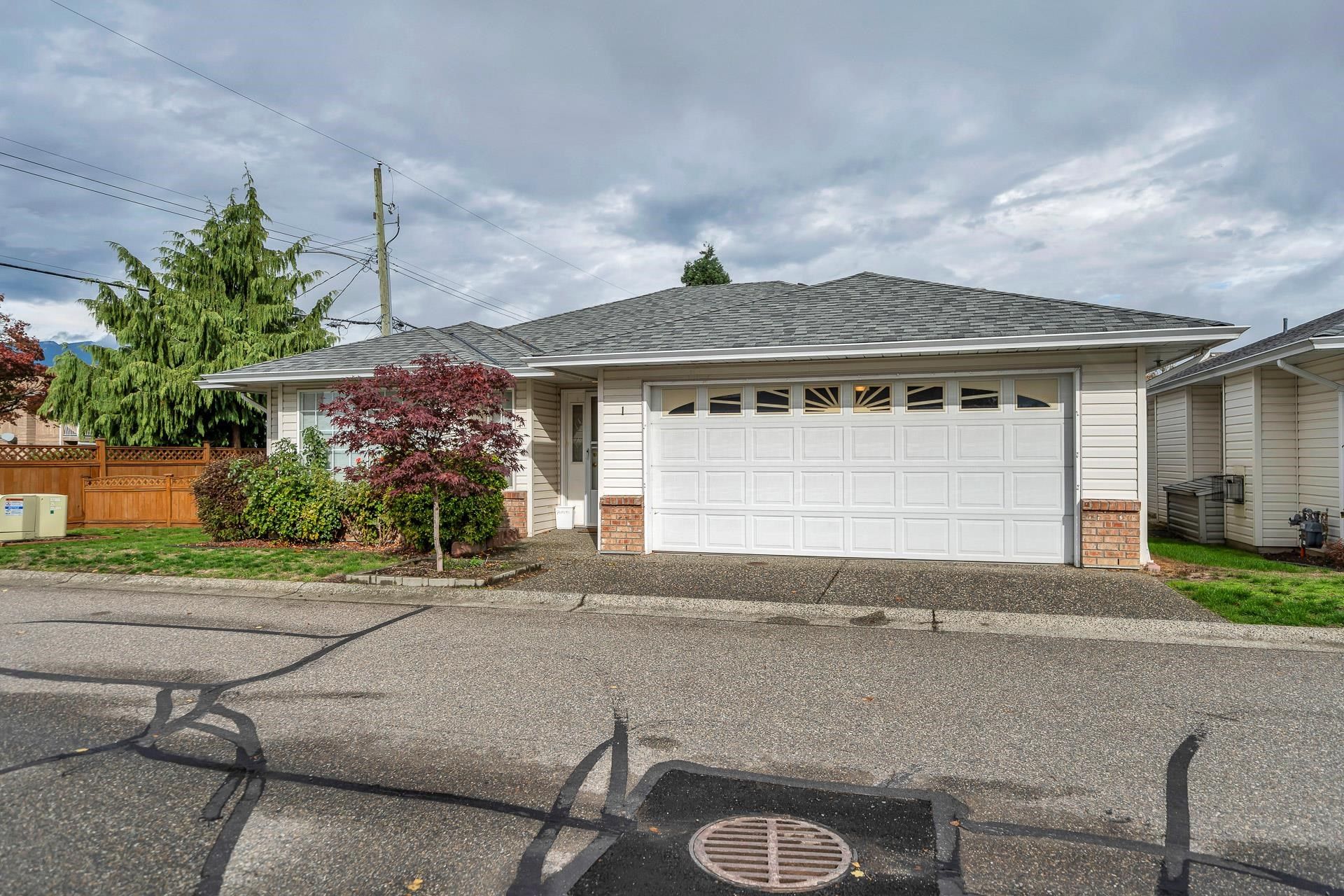 Main Photo: 1 9420 WOODBINE Street in Chilliwack: Chilliwack Proper East House for sale in "The Stratford" : MLS®# R2827380