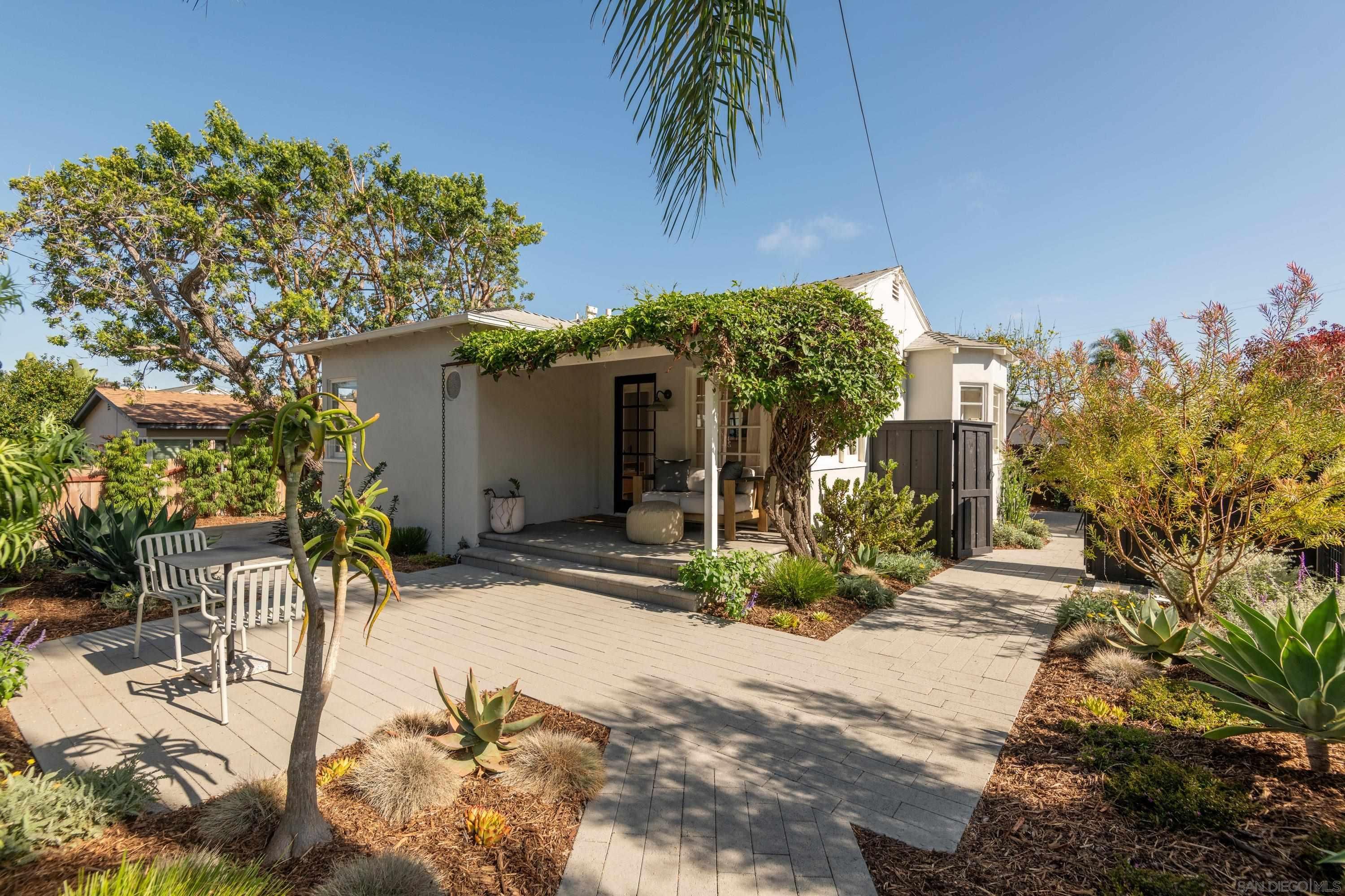 Main Photo: PACIFIC BEACH House for sale : 2 bedrooms : 2003 Diamond St in San Diego