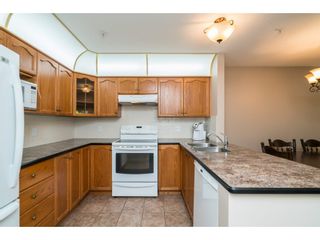 Photo 4: 215 11605 227 Street in Maple Ridge: East Central Condo for sale in "Hillcrest" : MLS®# R2372554