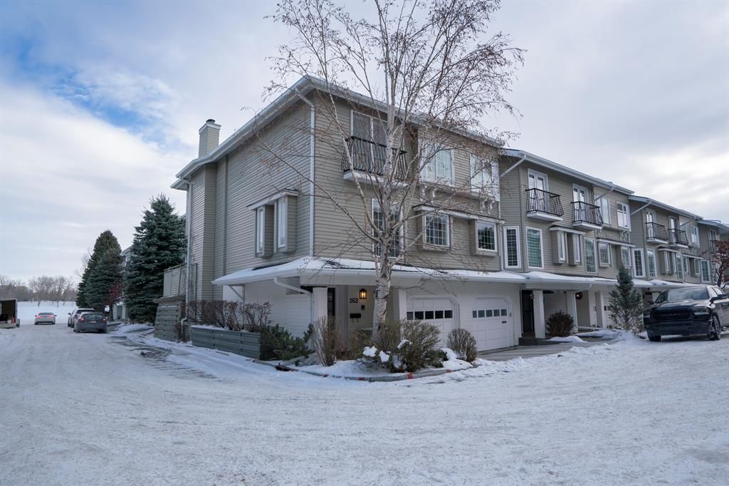 Main Photo: 162 3437 42 Street NW in Calgary: Varsity Row/Townhouse for sale : MLS®# A2012109