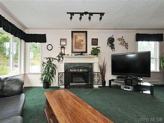 Photo 3: 913 Shaw Ave in VICTORIA: La Florence Lake House for sale (Langford)  : MLS®# 609114