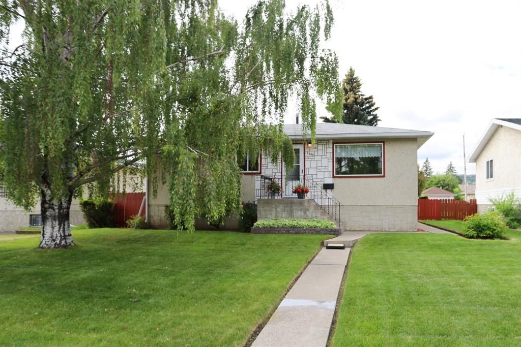 Main Photo: 6339 34 Avenue NW in Calgary: Bowness Detached for sale : MLS®# A1242318