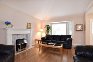 Photo 3: 8609 215TH Street in Langley: Walnut Grove House for sale in "Forest Hills" : MLS®# R2205755