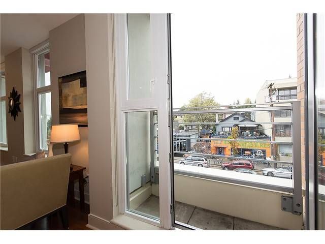 Photo 7: Photos: 321 2268 W BROADWAY in Vancouver: Kitsilano Condo for sale in "The Vine" (Vancouver West)  : MLS®# V1073483
