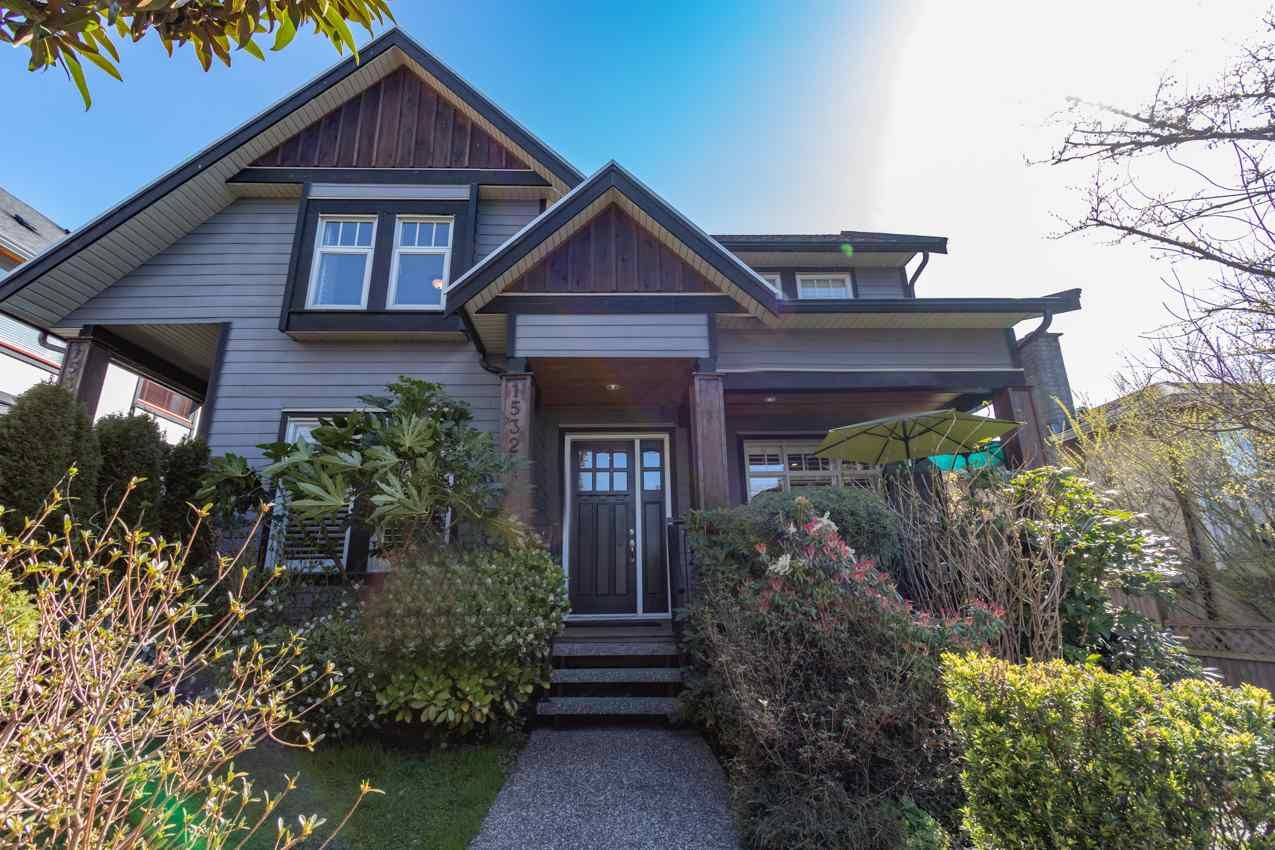 Photo 1: Photos: 1532 BEWICKE Avenue in North Vancouver: Central Lonsdale 1/2 Duplex for sale : MLS®# R2560346
