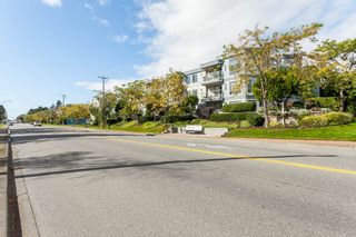 Photo 3: 307 15941 MARINE Drive: White Rock Condo for sale in "THE HERITAGE" (South Surrey White Rock)  : MLS®# R2408083