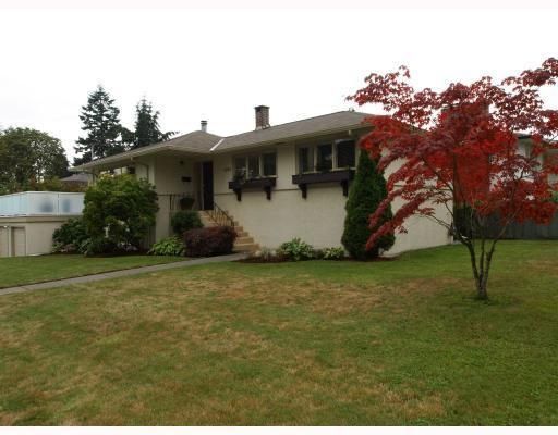 Main Photo: 1253 Sutherland Avenue in North Vancouver: Boulevard House for sale : MLS®# V785862