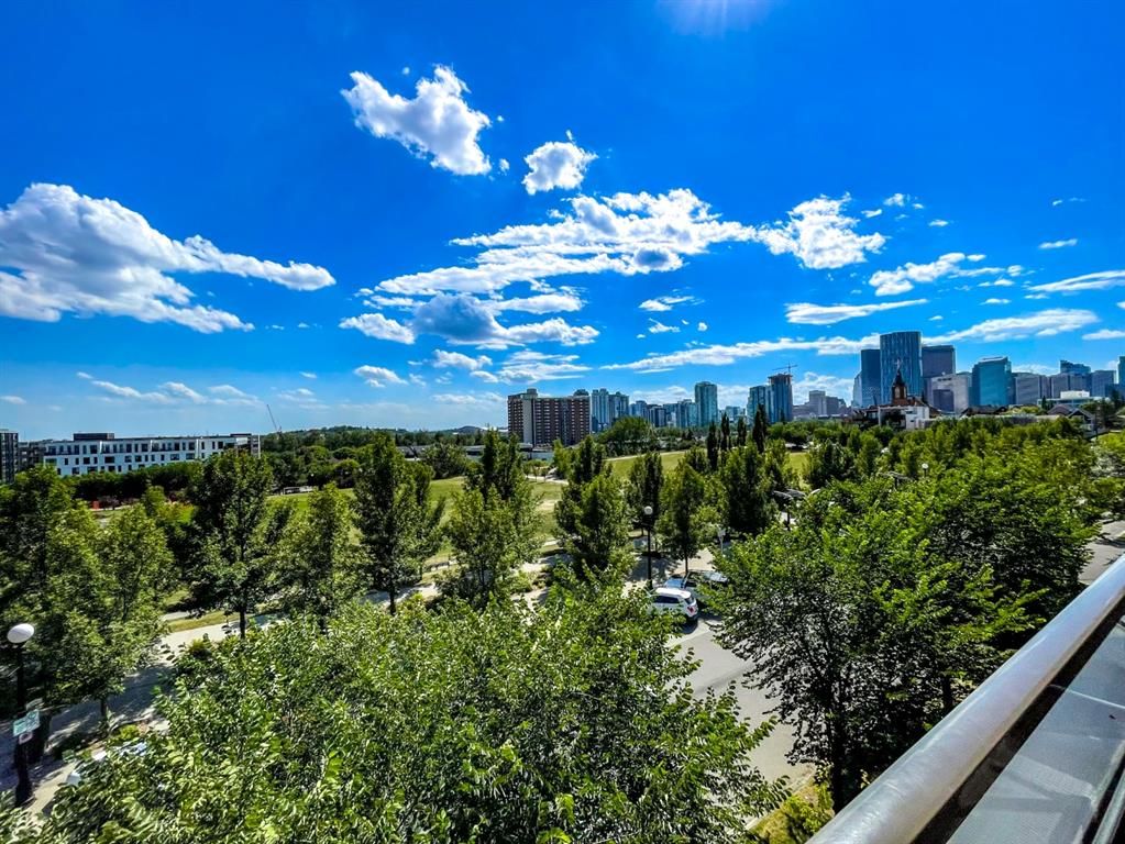 Main Photo: 402 930 Centre Avenue NE in Calgary: Bridgeland/Riverside Apartment for sale : MLS®# A1243490