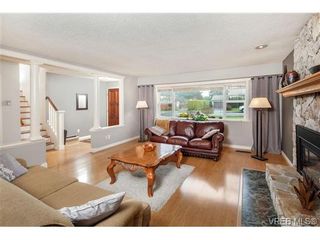 Photo 4: 2207 Edgelow Street in VICTORIA: SE Arbutus Residential for sale (Saanich East)  : MLS®# 334000