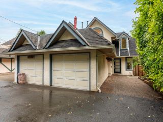 Main Photo: 6343 CHATHAM Street in West Vancouver: Horseshoe Bay WV 1/2 Duplex for sale : MLS®# R2890324