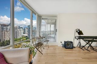 Photo 4: 2208 1033 MARINASIDE Crescent in Vancouver: Yaletown Condo for sale (Vancouver West)  : MLS®# R2878897