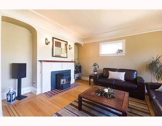 Photo 2: 2560 GRANT Street in Vancouver: Renfrew VE House for sale in "COMMERCIAL DR./CLINTON PARK" (Vancouver East)  : MLS®# V783760