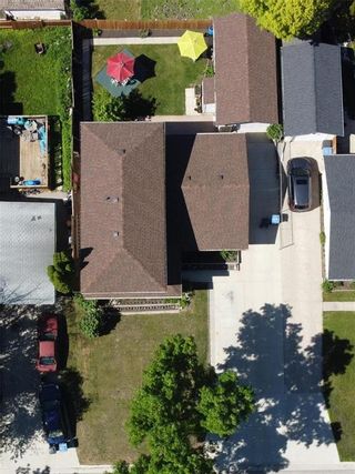 Photo 33: 27 Leamen Crescent in Winnipeg: Maples Residential for sale (4H)  : MLS®# 202215470