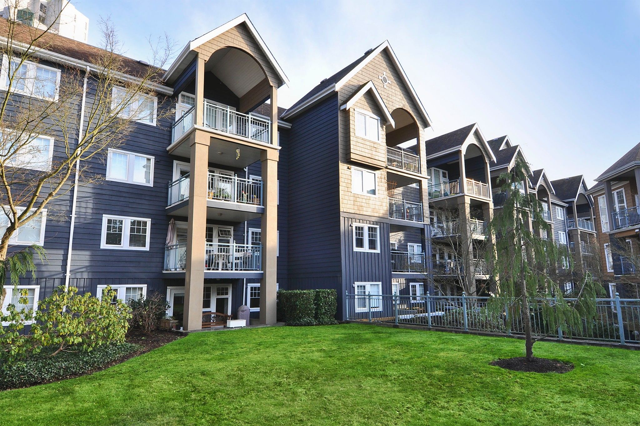 Main Photo: 114 1190 EASTWOOD Street in Coquitlam: North Coquitlam Condo for sale in "LAKESIDE TERRACE" : MLS®# R2333794