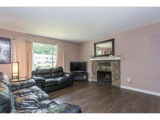 Photo 4: 2403 CAMERON Crescent in Abbotsford: Abbotsford East House for sale : MLS®# R2183753