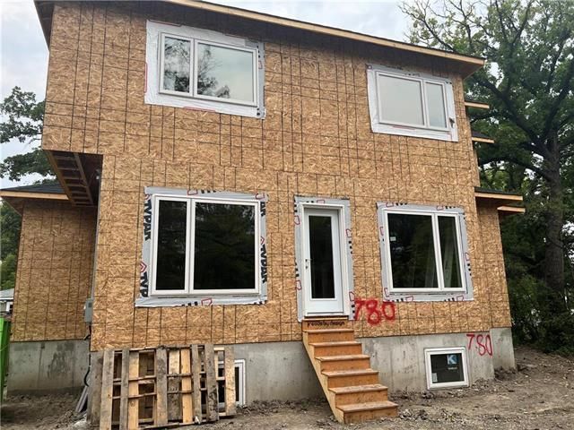 Main Photo: 780 Point Road in Winnipeg: West Fort Garry Residential for sale (1J)  : MLS®# 202307087