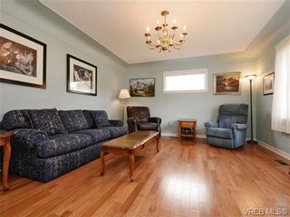 Photo 4: 833 Wollaston St in VICTORIA: Es Old Esquimalt House for sale (Esquimalt)  : MLS®# 739160