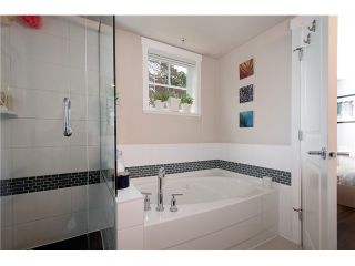 Photo 16: 1 1803 MACDONALD Street in Vancouver: Kitsilano Townhouse for sale in "TATLOW COURTS" (Vancouver West)  : MLS®# V1062400