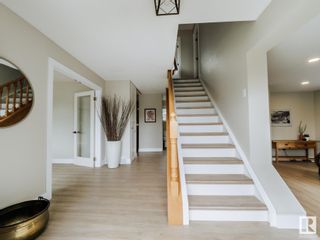 Photo 3: 4032 120 Street in Edmonton: Zone 16 House for sale : MLS®# E4292078